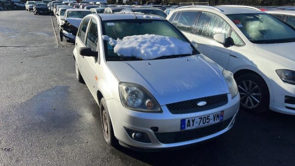 Pare boue avant gauche FORD FIESTA 5 PHASE 2 Diesel image 4