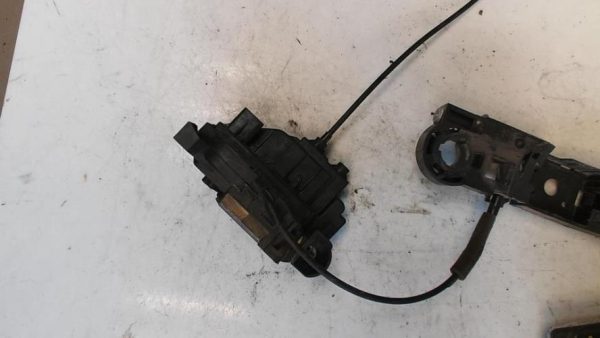 Serrure avant gauche RENAULT CLIO 3 PHASE 1 BREAK Diesel image 1