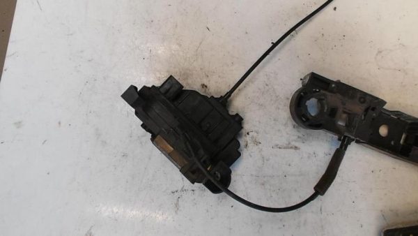 Serrure avant gauche RENAULT CLIO 3 PHASE 1 BREAK Diesel image 3