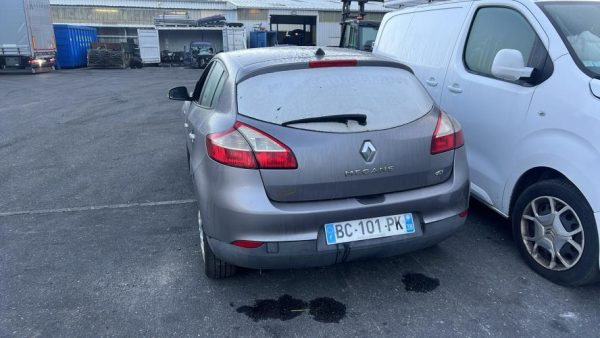 Pare boue arriere gauche RENAULT MEGANE 3 PHASE 1 Diesel image 7