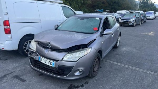 Pare boue avant gauche RENAULT MEGANE 3 PHASE 1 Diesel image 5