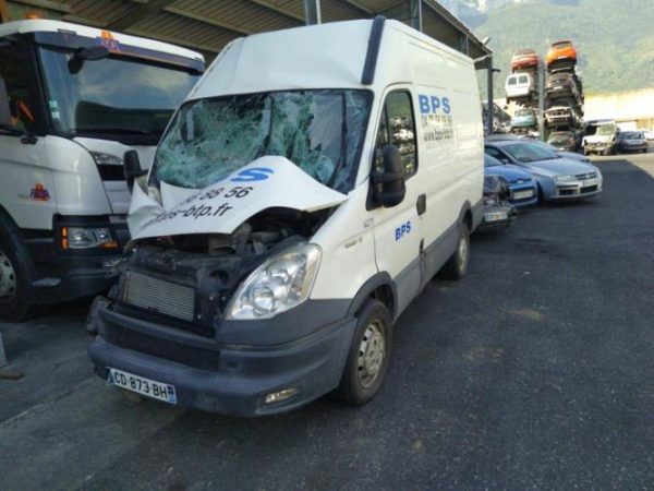 Poignee porte avant gauche IVECO DAILY 5 Diesel image 4