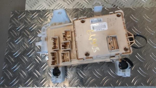 Porte fusible TOYOTA COROLLA VERSO 2 PHASE 1 Diesel image 2