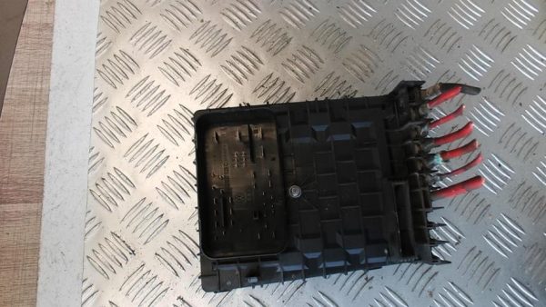 Porte fusible VOLKSWAGEN GOLF 6 Diesel image 2