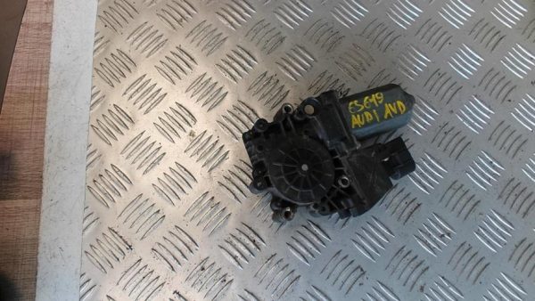 Moteur leve vitre avant droit AUDI A4 1 AVANT PHASE 1 BREAK Diesel image 1