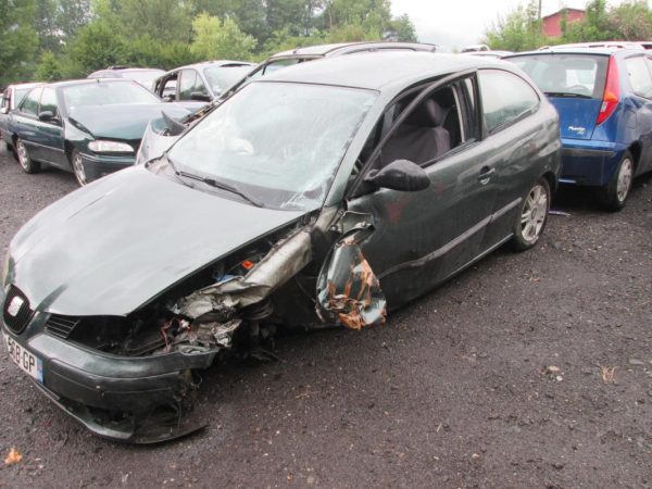 Pare choc arriere SEAT IBIZA 3 PHASE 1 ESS image 8