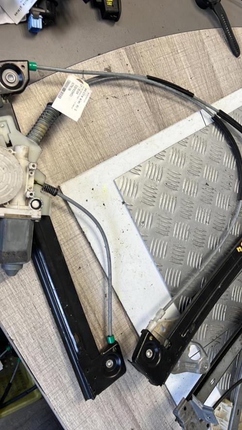 Leve vitre electrique avant gauche MINI MINI 1 R50/R53 PHASE 1 Essence image 1