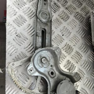 Leve vitre electrique avant droit TOYOTA YARIS 2 PHASE 1 image 1