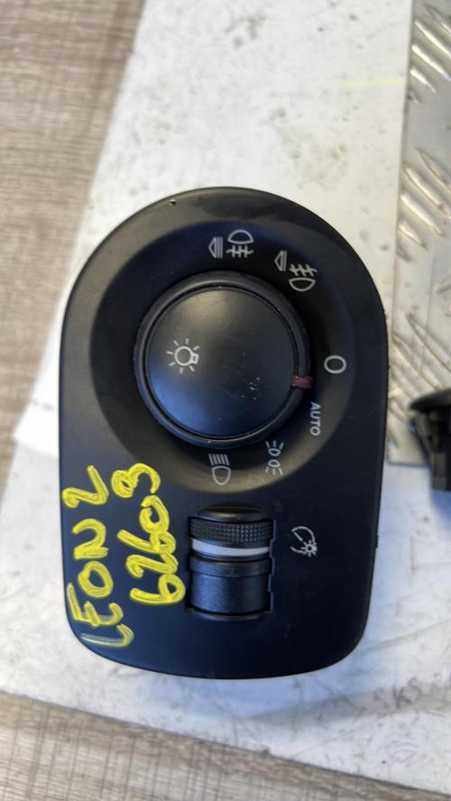Commande de phare SEAT LEON 2 PHASE 1 Diesel image 1