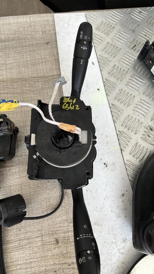 Com (Bloc Contacteur Tournant+Commodo Essuie Glace+Commodo Phare) CITROEN C3 2 PHASE 1 Diesel image 1