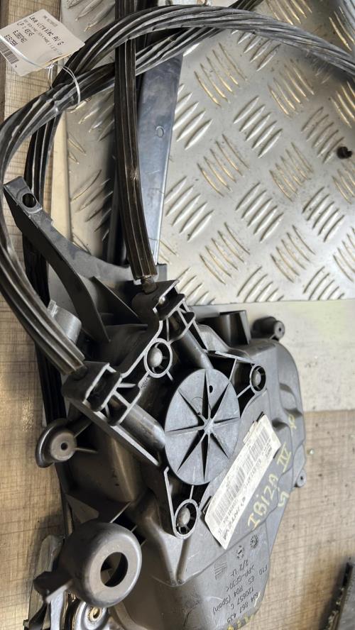 Leve vitre electrique avant gauche SEAT IBIZA 4 PHASE 1 Diesel image 1