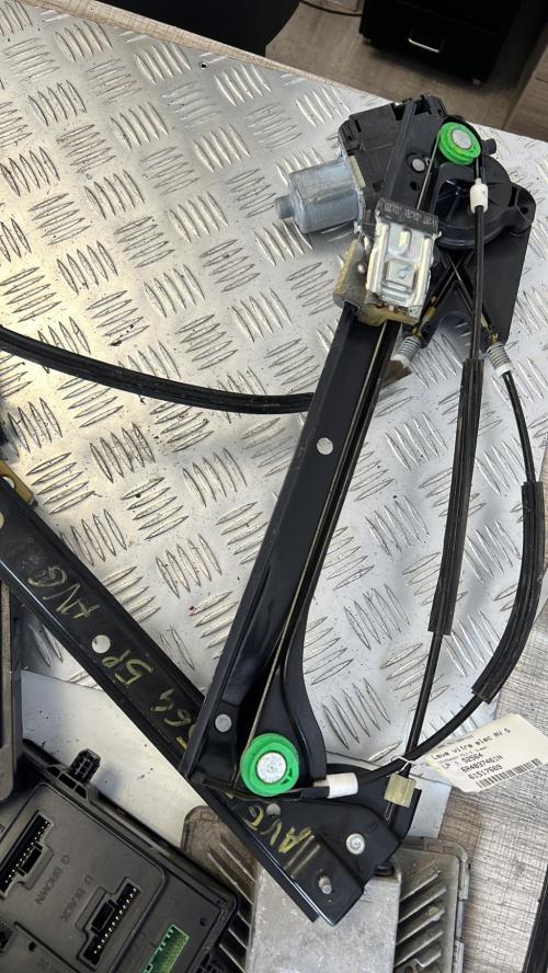 Leve vitre electrique avant gauche VOLKSWAGEN image 1