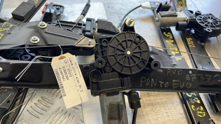 Leve vitre electrique avant droit FIAT PUNTO EVO 3 ESSENCE image 1