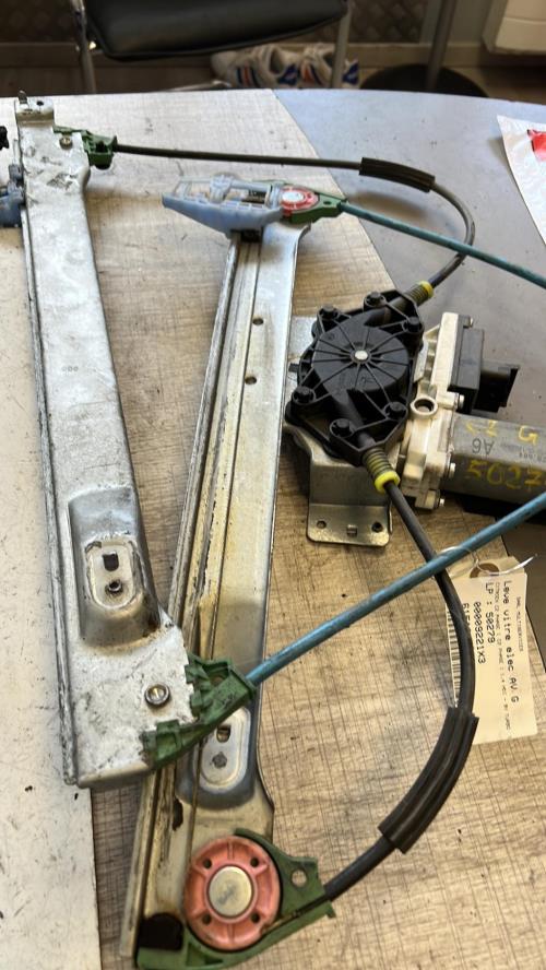 Leve vitre electrique avant gauche CITROEN C2 PHASE 1 Diesel image 1