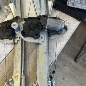 Leve vitre electrique arriere droit RENAULT CLIO 3 PHASE 1 image 1