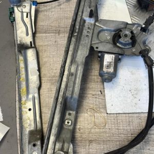 Leve vitre electrique avant gauche RENAULT CLIO 3 PHASE 1 image 1
