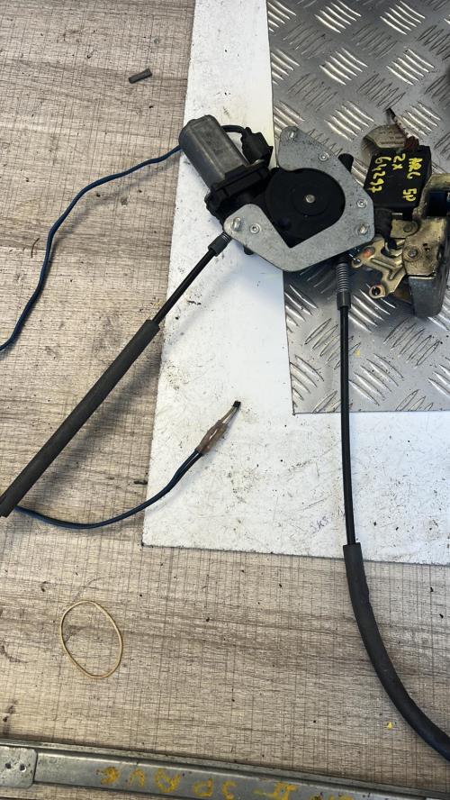 Leve vitre electrique avant gauche RENAULT CLIO 2 PHASE 2 image 1