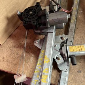 Leve vitre electrique avant droit RENAULT image 1