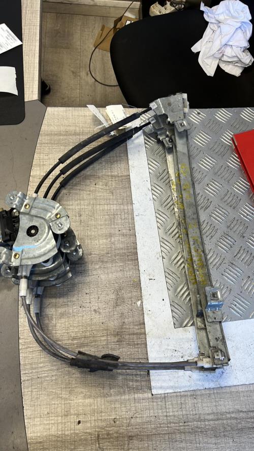 Leve vitre electrique avant droit RENAULT MEGANE 1 PHASE 1 image 1