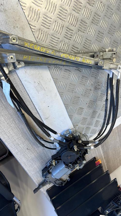 Leve vitre electrique avant droit RENAULT MEGANE 1 PHASE 2 COUPE ESS image 1
