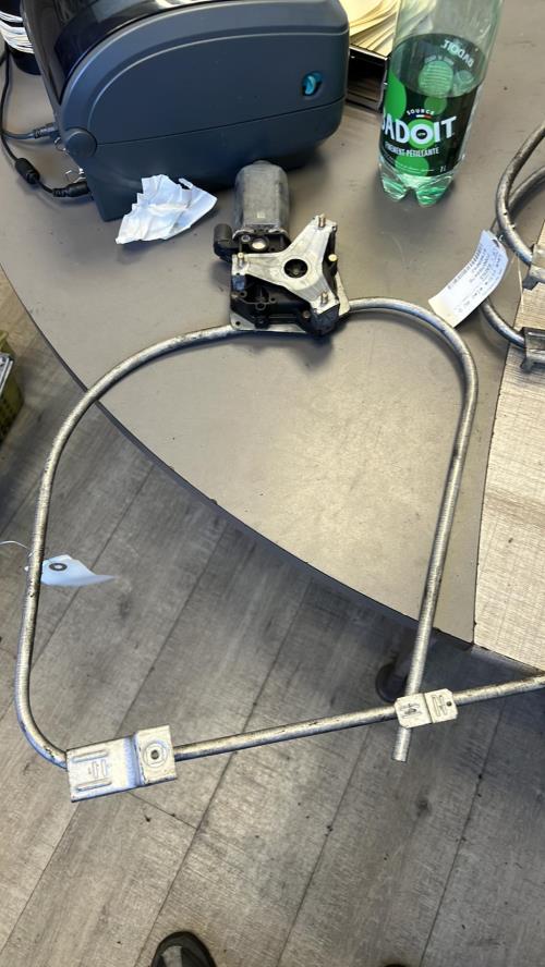 Leve vitre electrique avant droit RENAULT CLIO 1 PHASE 1 image 1