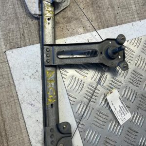 Leve vitre mecanique arriere droit DACIA image 1