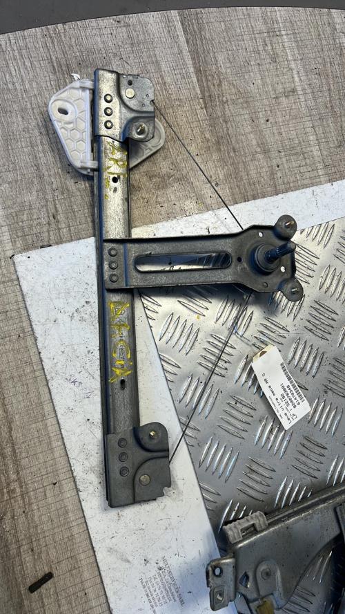 Leve vitre mecanique arriere droit DACIA image 1