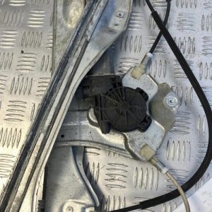 Leve vitre electrique avant gauche RENAULT CLIO 3 PHASE 1 BREAK GAZOLE image 1