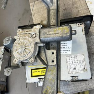 Leve vitre electrique arriere gauche RENAULT CLIO 2 PHASE 2 Diesel image 1