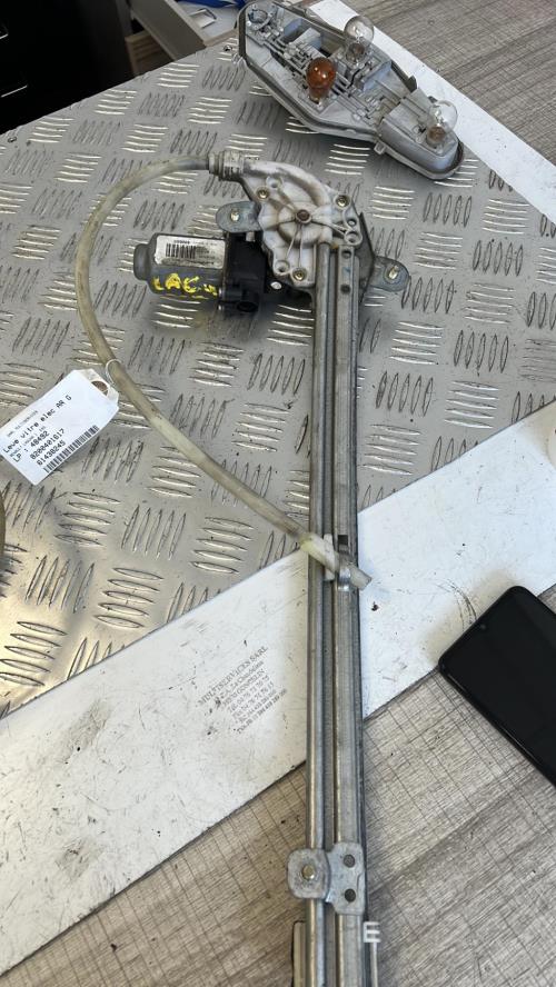 Leve vitre electrique arriere gauche RENAULT image 1