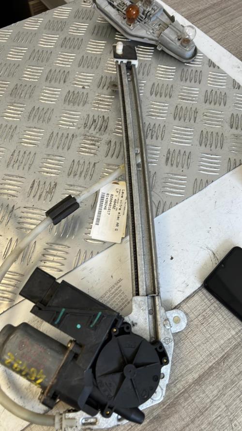 Leve vitre electrique arriere gauche RENAULT image 2