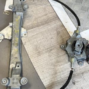 Leve vitre electrique avant droit RENAULT image 1
