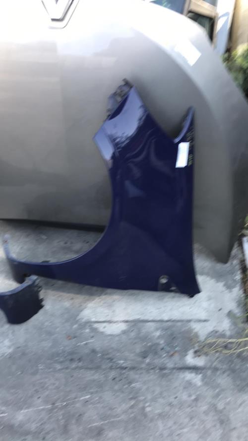 Aile avant gauche RENAULT CLIO 3 PHASE 1 BREAK Diesel image 1