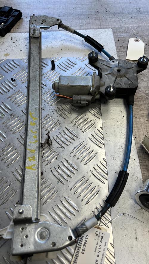 Leve vitre electrique arriere droit PEUGEOT 406 PHASE 1 image 1