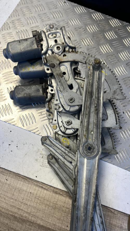 Leve vitre electrique avant droit PEUGEOT 205 PHASE 2 Essence image 1