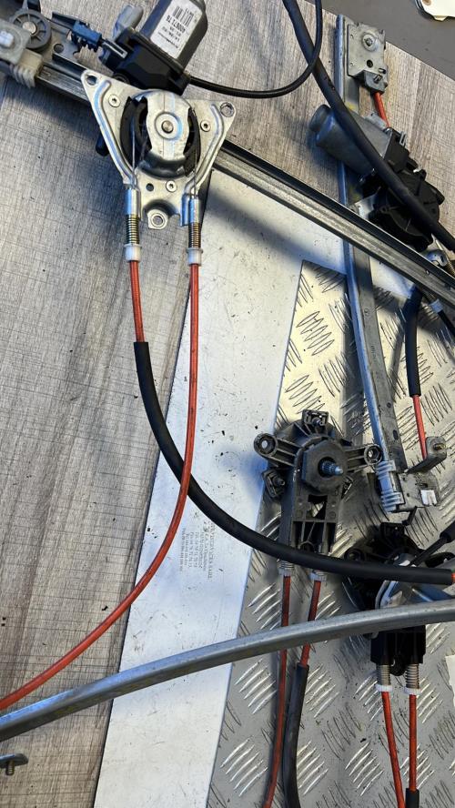 Leve vitre electrique avant gauche CITROEN SAXO PHASE 2 ESS image 1