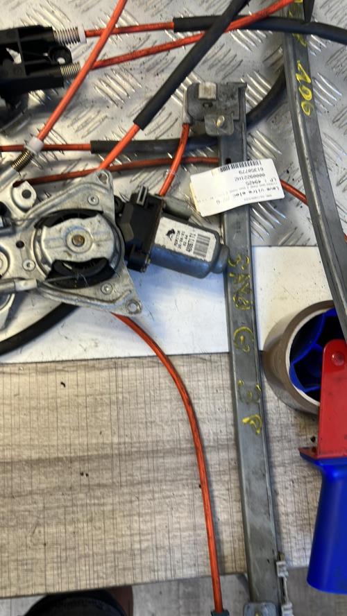 Leve vitre electrique avant gauche CITROEN SAXO PHASE 2 ESS image 1