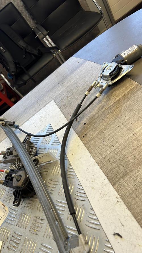 Leve vitre electrique avant gauche CITROEN SAXO PHASE 2 Essence image 1