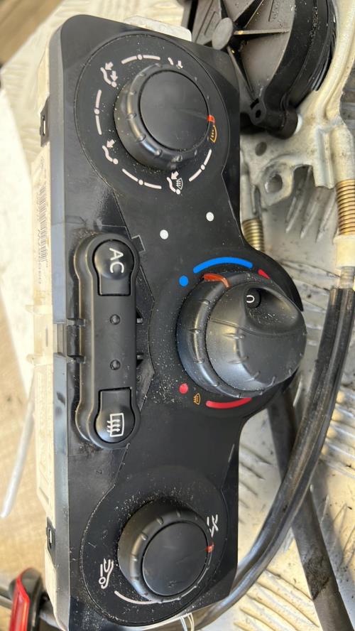 Commande chauffage RENAULT CLIO 3 PHASE 1 BREAK Diesel image 1