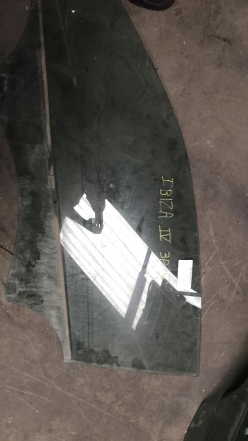Vitre avant gauche SEAT IBIZA 4 PHASE 1 Diesel image 1