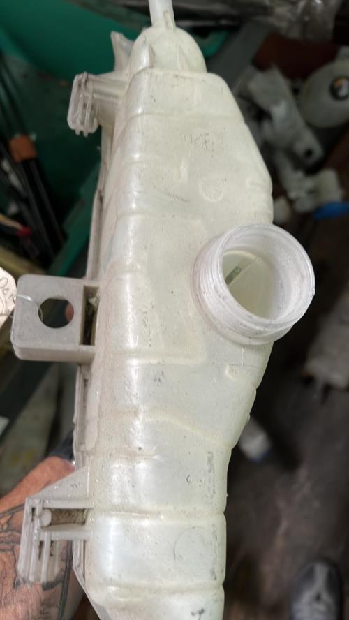 Vase d'expansion RENAULT CLIO 3 PHASE 1 BREAK Diesel image 1