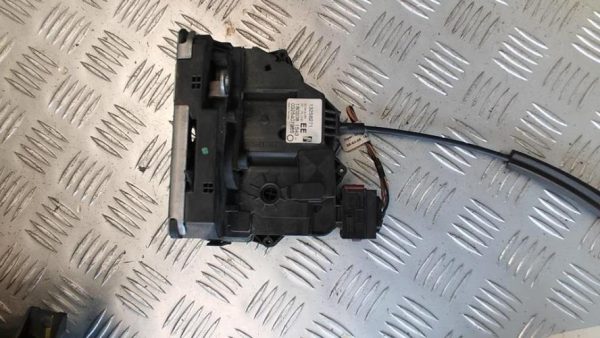 Serrure avant gauche OPEL CORSA D PHASE 1 Diesel image 2