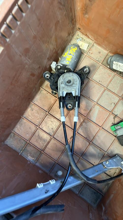 Leve vitre electrique avant droit PEUGEOT 306 PHASE 1 Diesel image 1