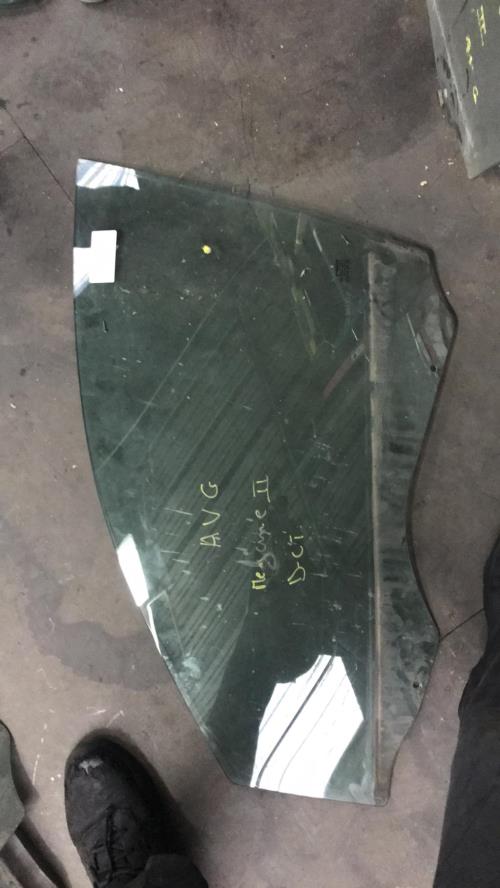 Vitre avant gauche RENAULT MEGANE 2 PHASE 1 Diesel image 1