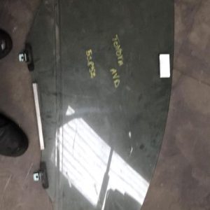 Vitre avant droit TOYOTA YARIS 2 PHASE 1 Diesel image 1