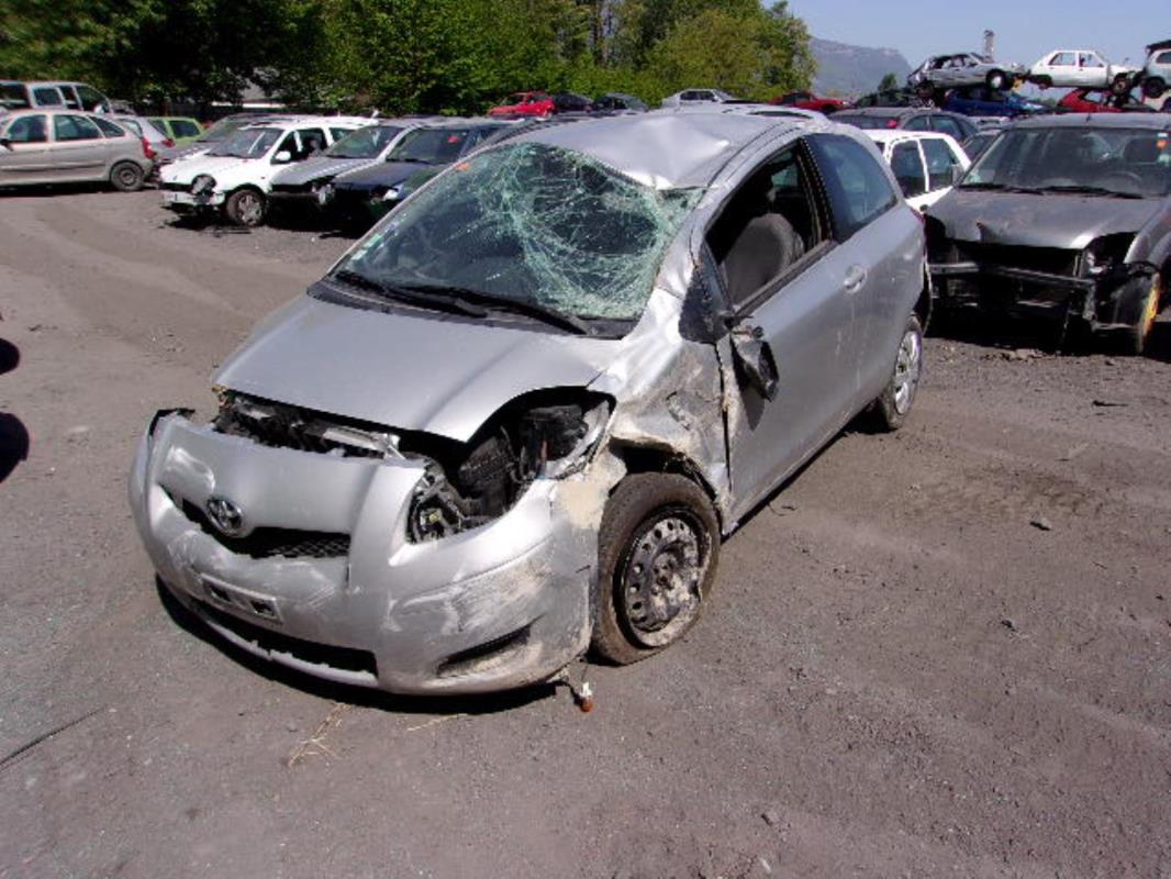 Vitre avant droit TOYOTA YARIS 2 PHASE 1 Diesel image 5