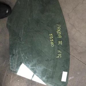Vitre avant gauche TOYOTA YARIS 2 PHASE 1 Diesel image 1