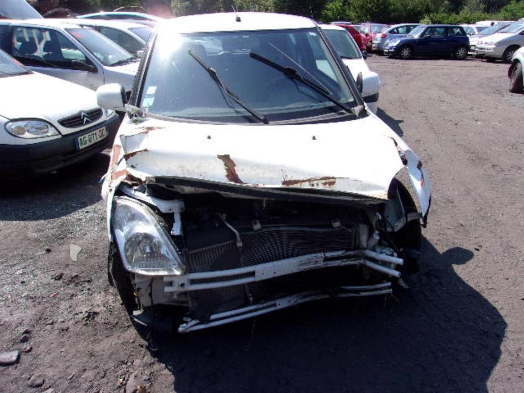 Vitre avant droit SUZUKI SWIFT 3 Diesel image 4