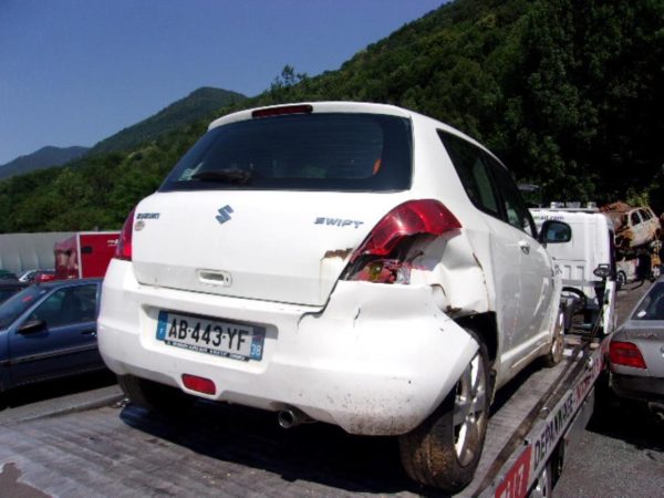 Vitre avant droit SUZUKI SWIFT 3 Diesel image 5