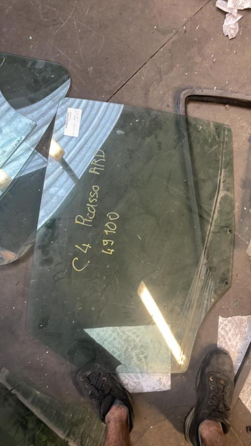 Vitre arriere droit CITROEN C4 PICASSO 1 Diesel image 2